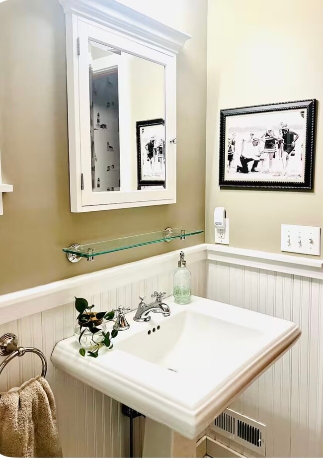 Building Photo - 239 Leonard Ct