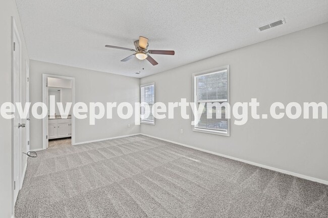 Building Photo - 2481 Chiswood St