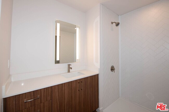 Building Photo - 2853 West Blvd