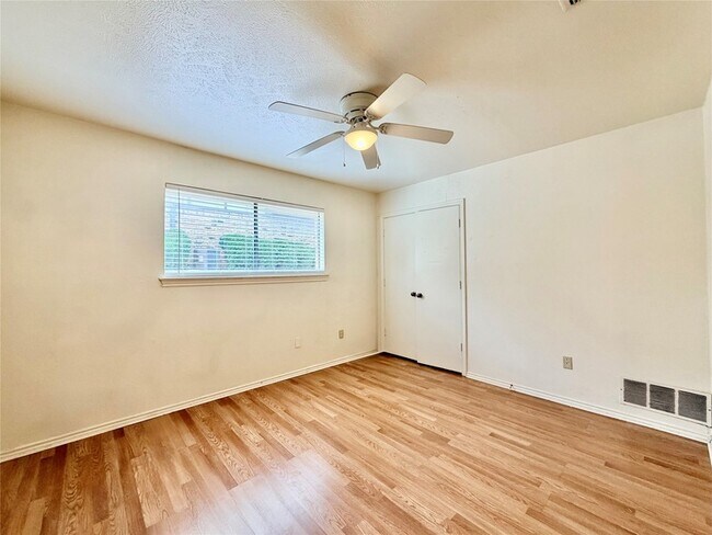 Building Photo - 1416 Sandy Creek Dr