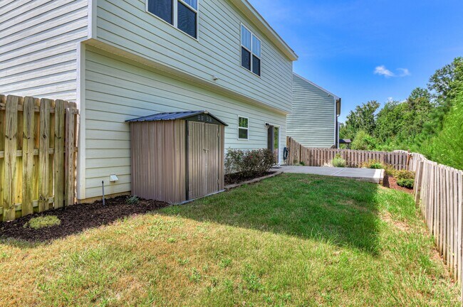 Building Photo - 140 Pebble Ln