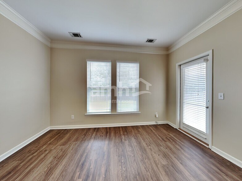 Building Photo - 172 Lakepointe Dr