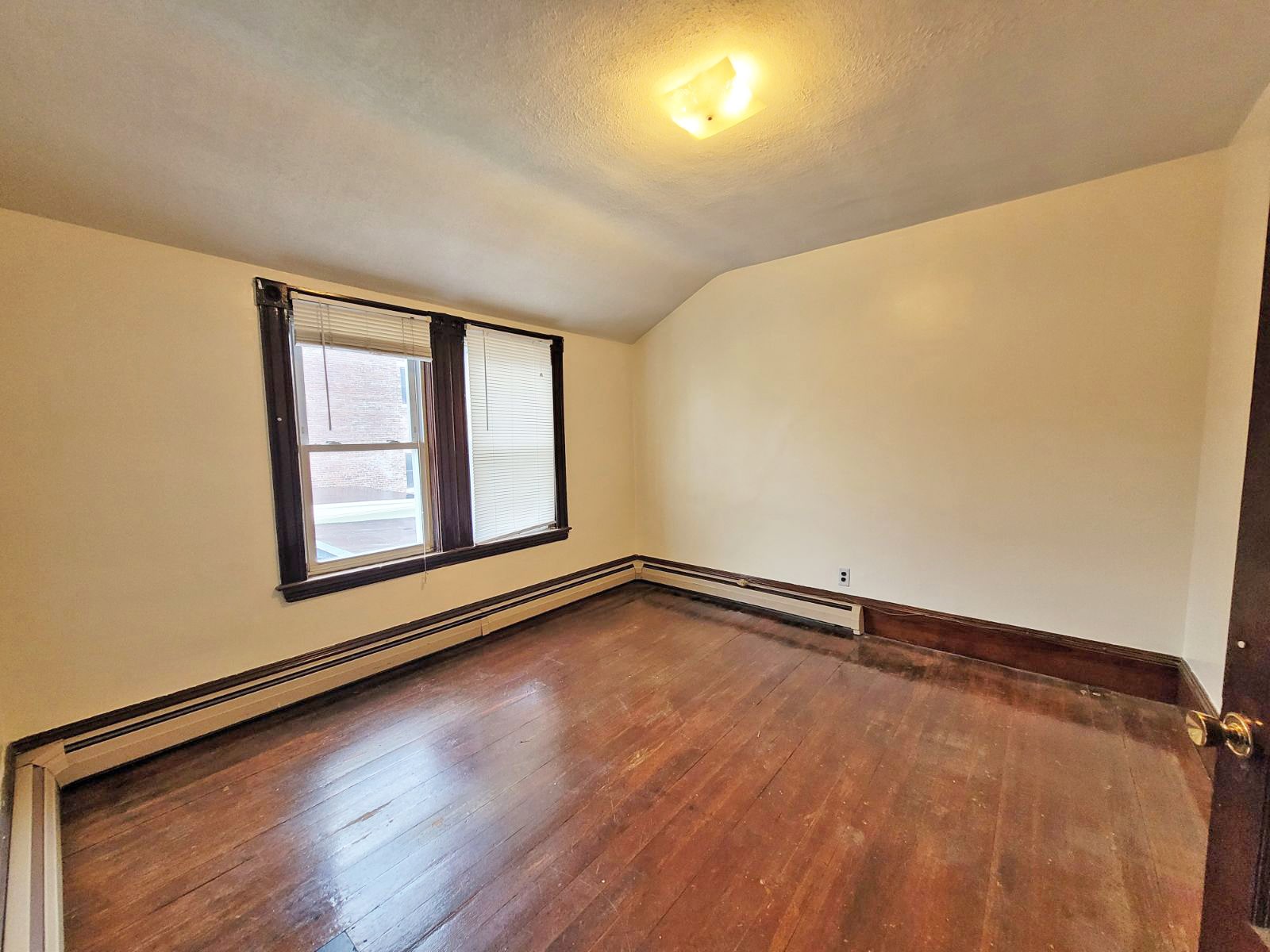 Building Photo - 168 Elm St
