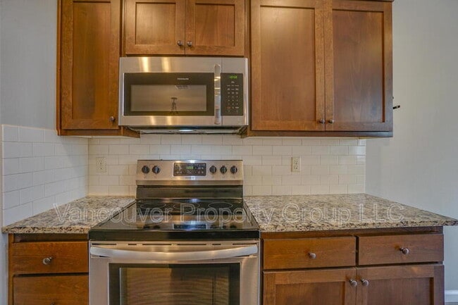 Building Photo - 5809 NE 71st Ave
