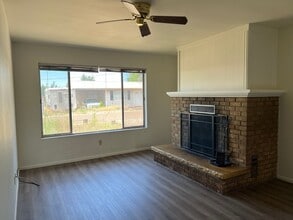 Building Photo - 2bed/1 bath duplex unit