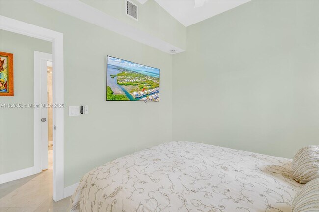 Building Photo - 155 Coco Plum Rd S
