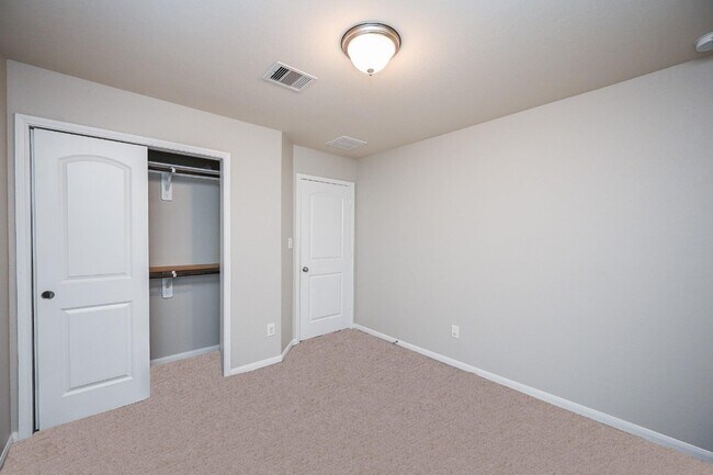 Building Photo - 23919 Villa Lisa Dr