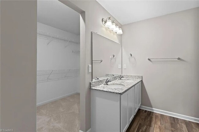 Building Photo - *** Move in Ready ***