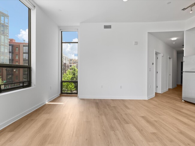 Building Photo - 1414 Belmont St NW