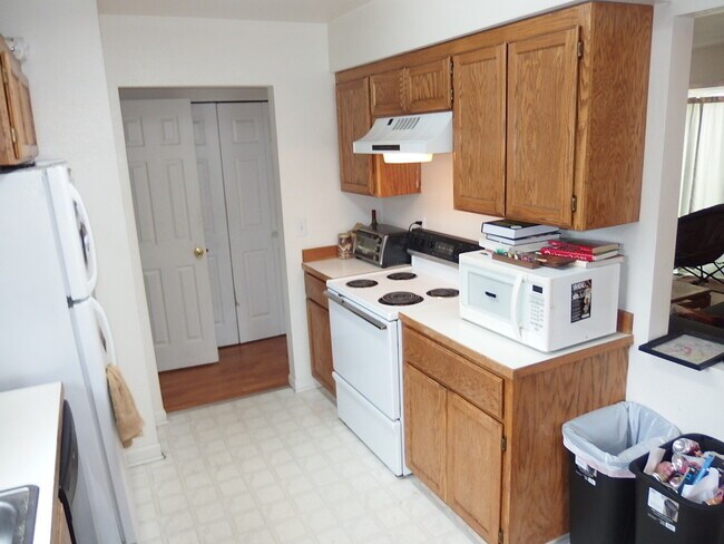Building Photo - 4 Bedroom Condo on Northwood Drive