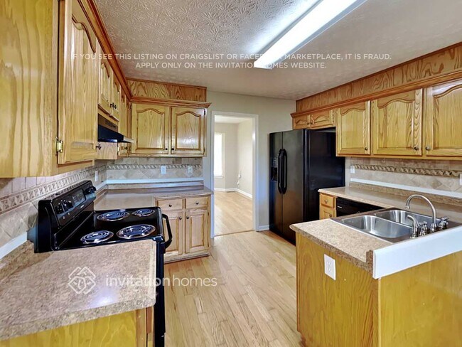 Building Photo - 6615 Gigi Dr