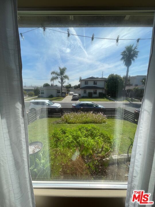 Building Photo - 8503 Lilienthal Ave