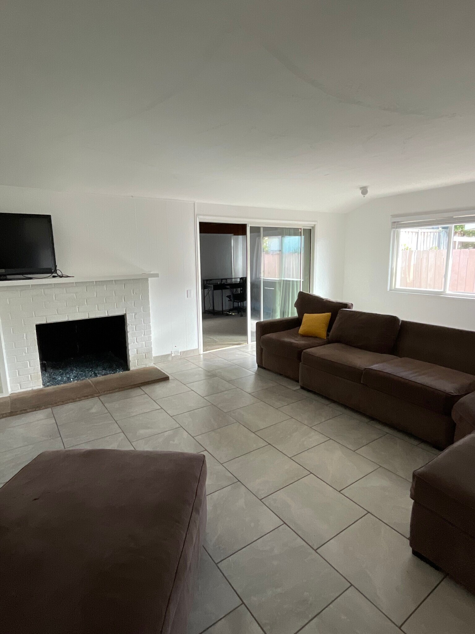 Building Photo - 2975 Governor Dr