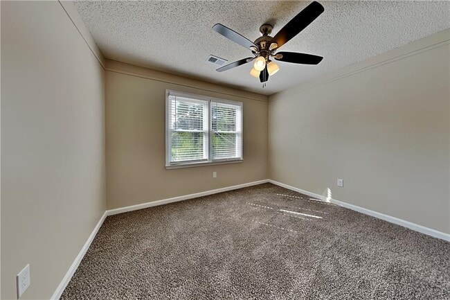 Building Photo - 44 Oak Landing Ct S
