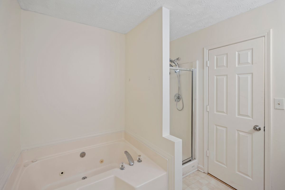 Building Photo - 2394 Mills Bend