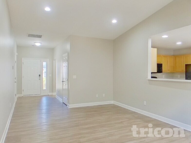 Building Photo - 124 Bathurst Ln