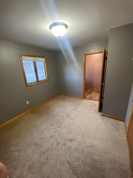 Building Photo - 10 Seneca Rd