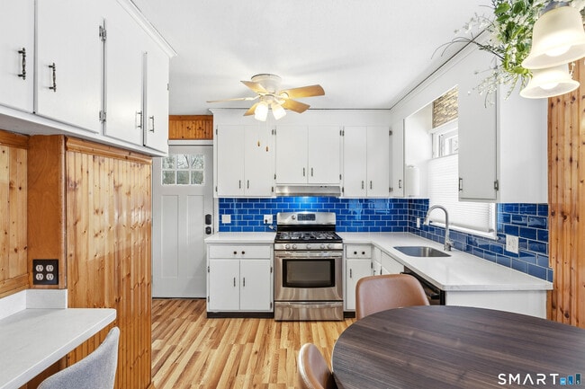 Building Photo - 12 Beach Park Rd