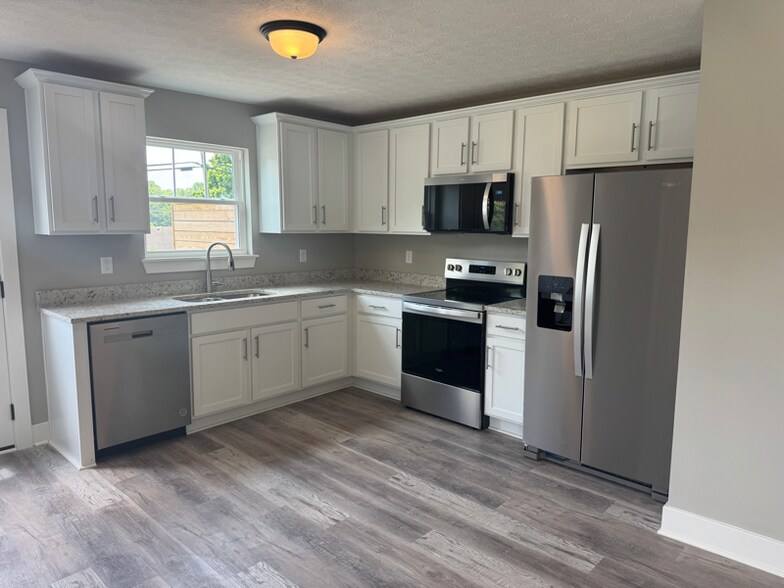 Building Photo - 8945 High St