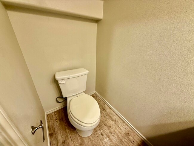 Building Photo - 909 Manchester Ct