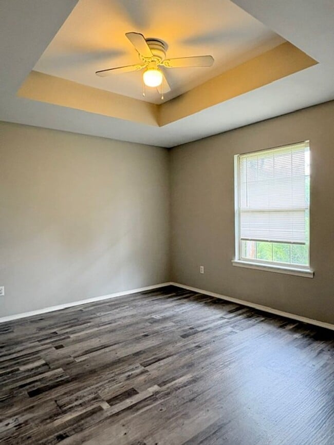 Building Photo - Ozark~ 4 bedroom walkout basement duplex for rent!