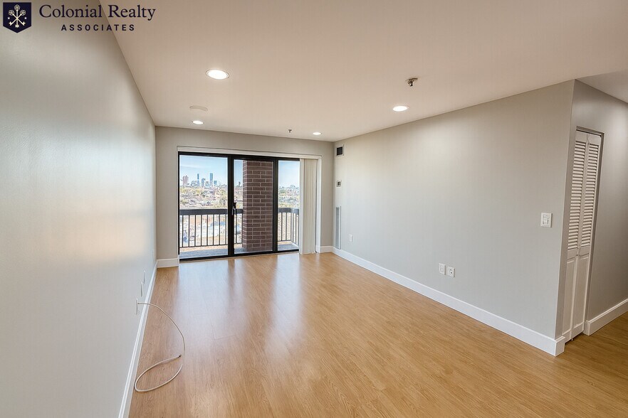 Building Photo - 15 N Beacon St