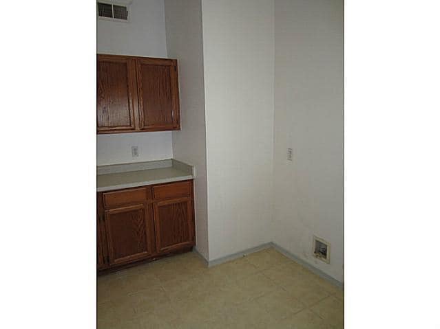 Building Photo - 1468 Plaza Verde Dr