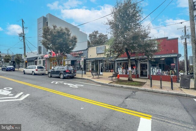 Building Photo - 2231 Otis St NE