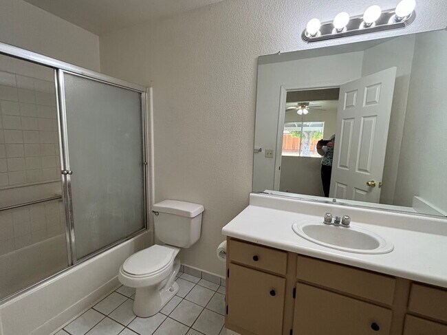 Building Photo - Spacious 3 Bedroom Home for $2250!