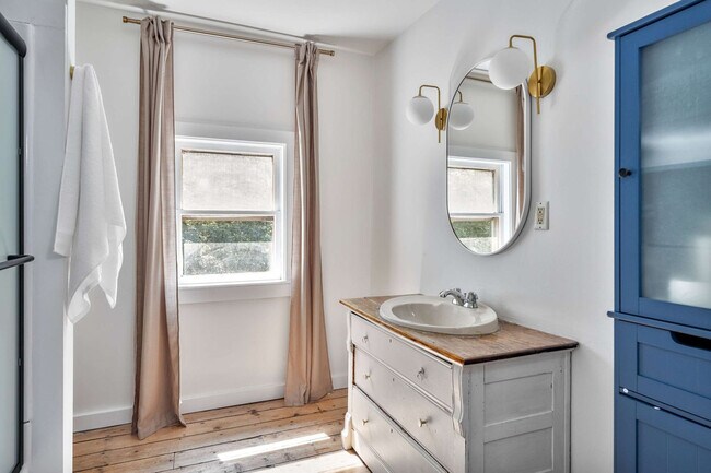 Building Photo - 52 Church St