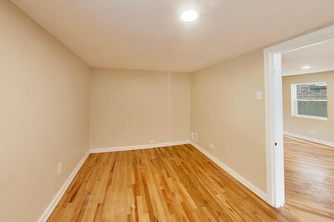 Building Photo - 4614 N Springfield Ave
