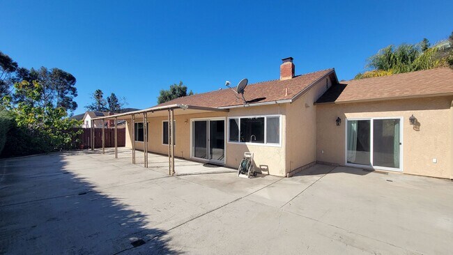 Building Photo - 4 Bed/ 2.5 bath House in Rancho Penasquitos