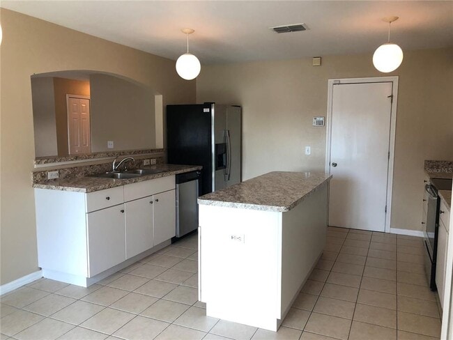 Building Photo - 30302 Double Dr