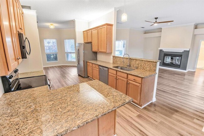 Building Photo - 7 Deerwood St