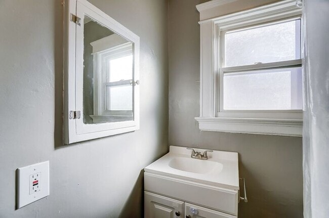 Building Photo - 3636 Besuden Ct