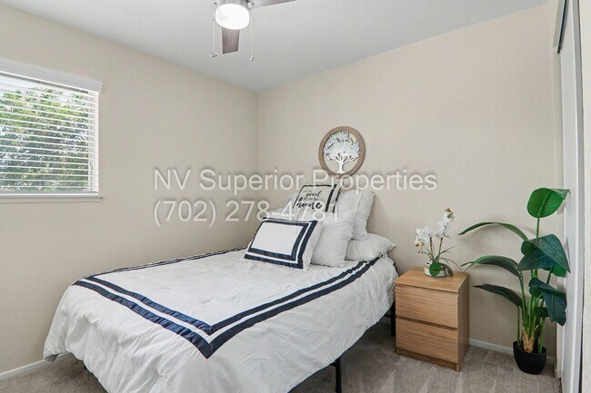 Building Photo - SE!! Close to UNLV!! 2 Bedroom 2 story!! 1 Car Carport!! Fully Furnished!! Community Pool!! and T...