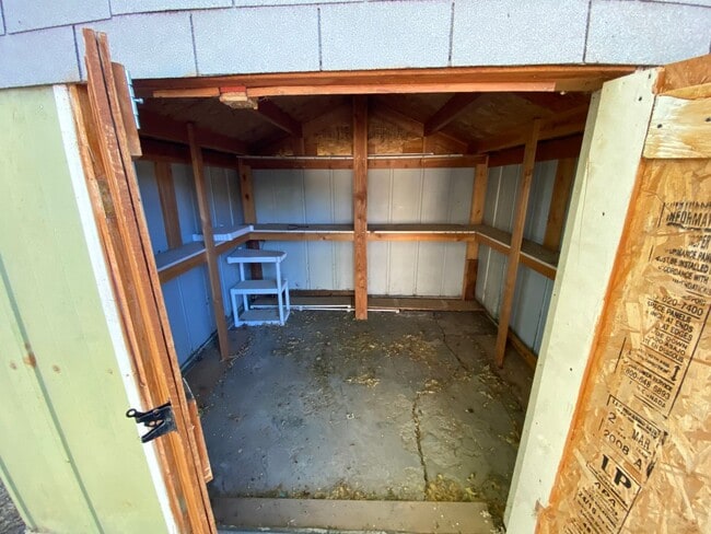 Building Photo - Crestview Three Bedroom House with Garage