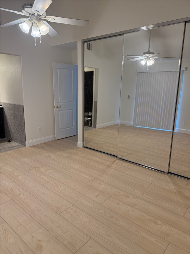 Building Photo - 3207 E Heatherock Cir