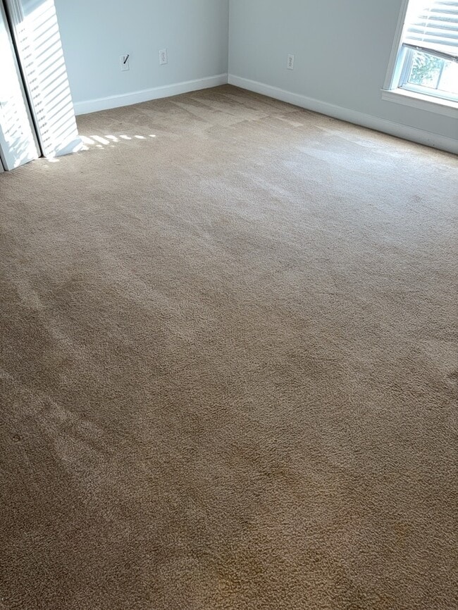 Building Photo - 3 Bedroom 2 Bathroom