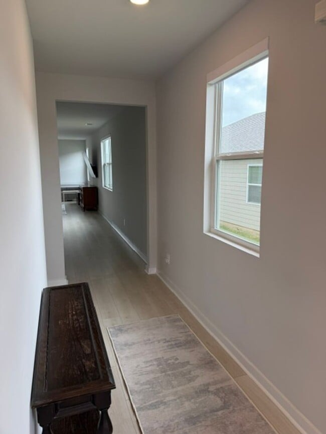 Building Photo - For Lease!! Available in June.  Experience comfortable, low-maintenance living in one of Gallatin...