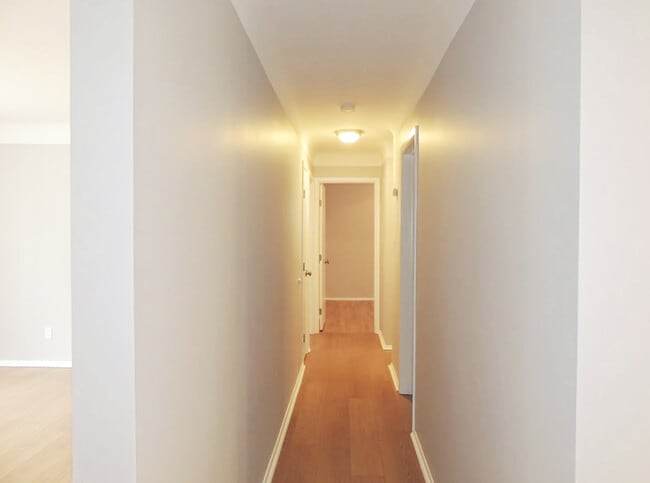 Building Photo - 3 Bed - 1.5 Bath Ranch for Rent in Richmond Heights!