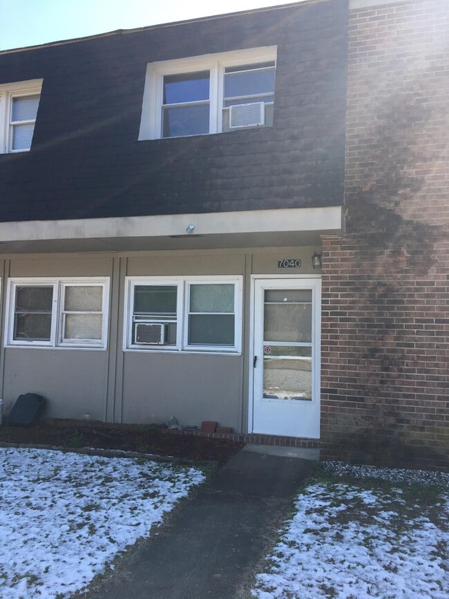 Primary Photo - 7042 Bray Rd