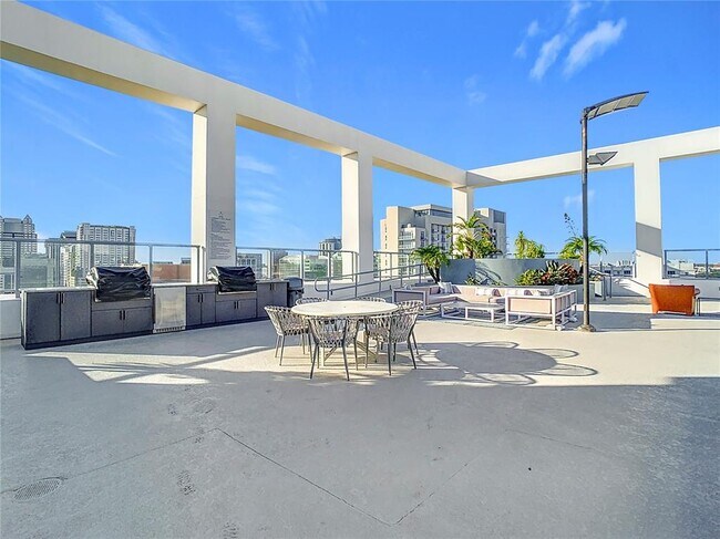 Building Photo - 260 S Osceola Ave