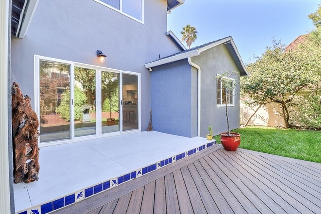 Building Photo - Stunning East Richmond Heights Home!