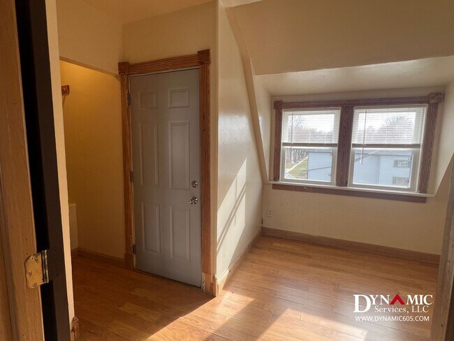 Building Photo - 641 S Dakota Ave