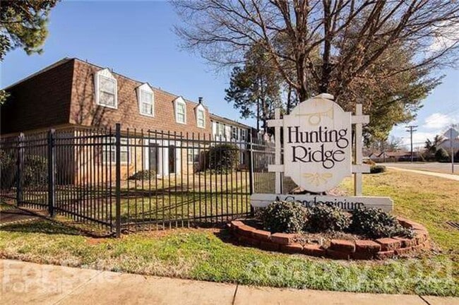 Primary Photo - MOVE IN SPECIAL!!-Available 1 Bedroom Apar...