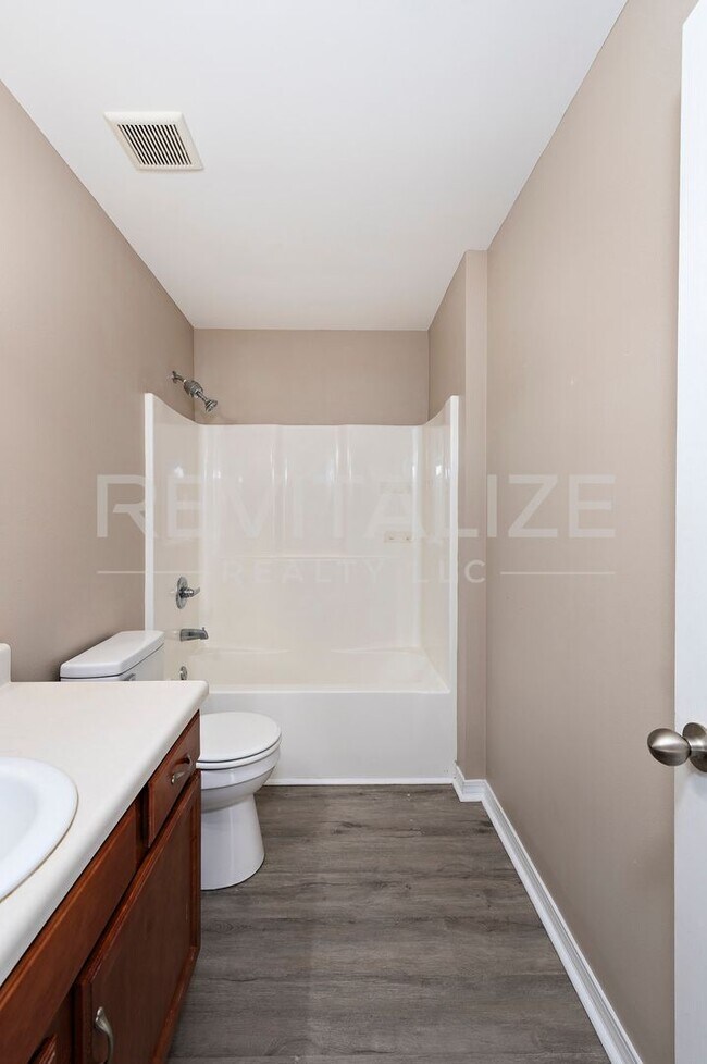 Building Photo - 1549 Majesty Loop