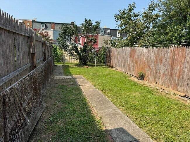 Building Photo - 911 Blunston St