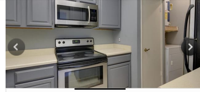 Building Photo - 806 W 24th St