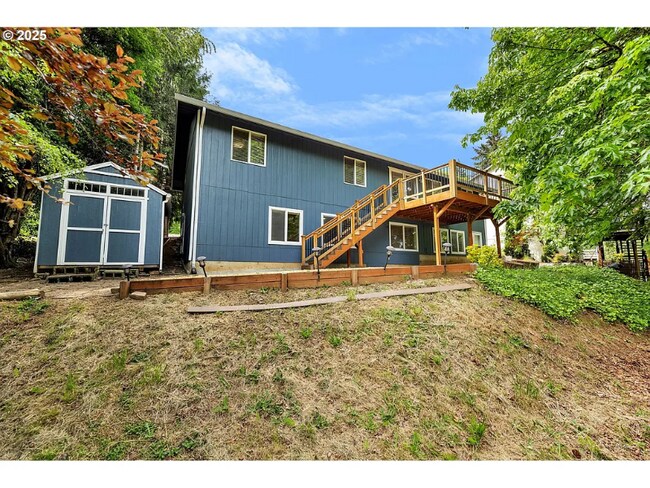 Building Photo - 1320 NW Maple Ln